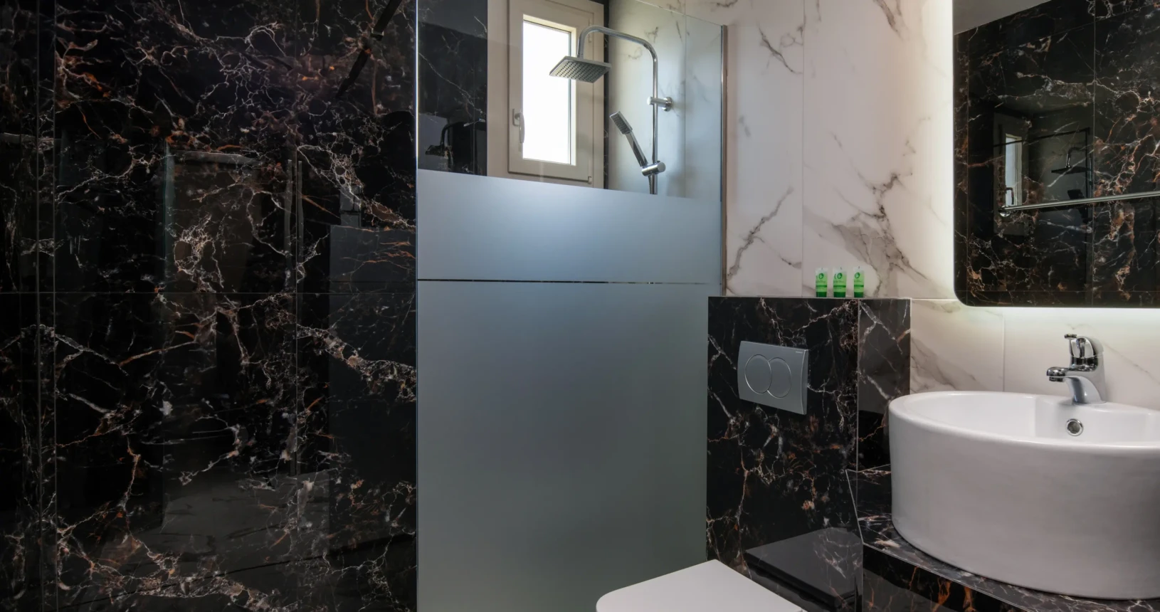 2 Bedroom Suite Plus Living Room 38