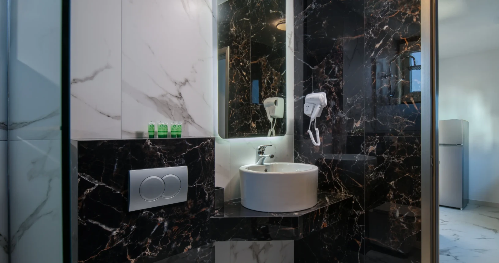 2 Bedroom Suite Plus Living Room 39